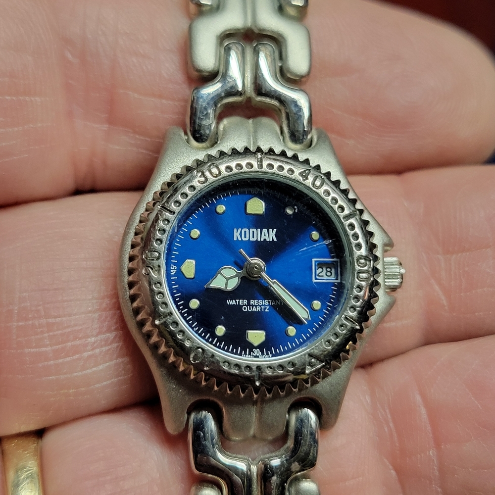 Ladies Kodiak sports watch, stunning blue dial